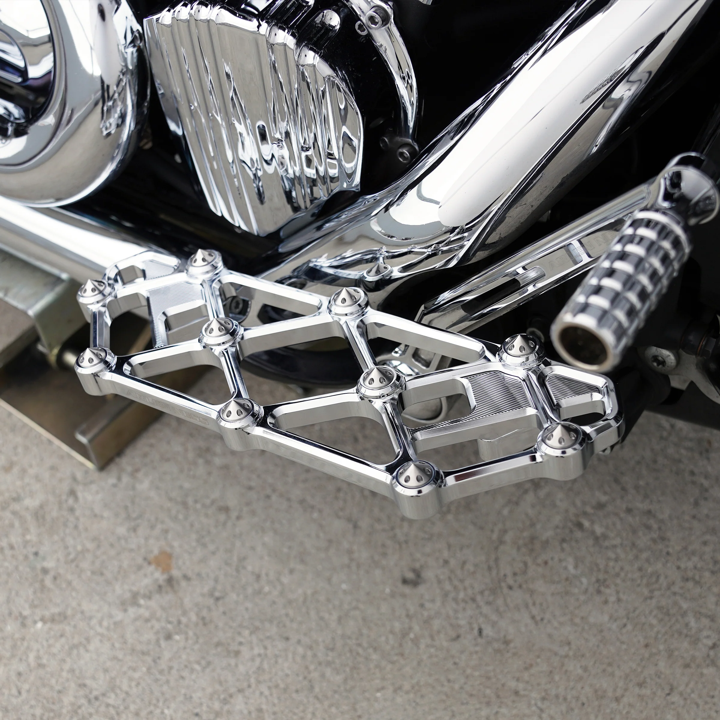 Diamond Floorboards, Chrome - Image 4