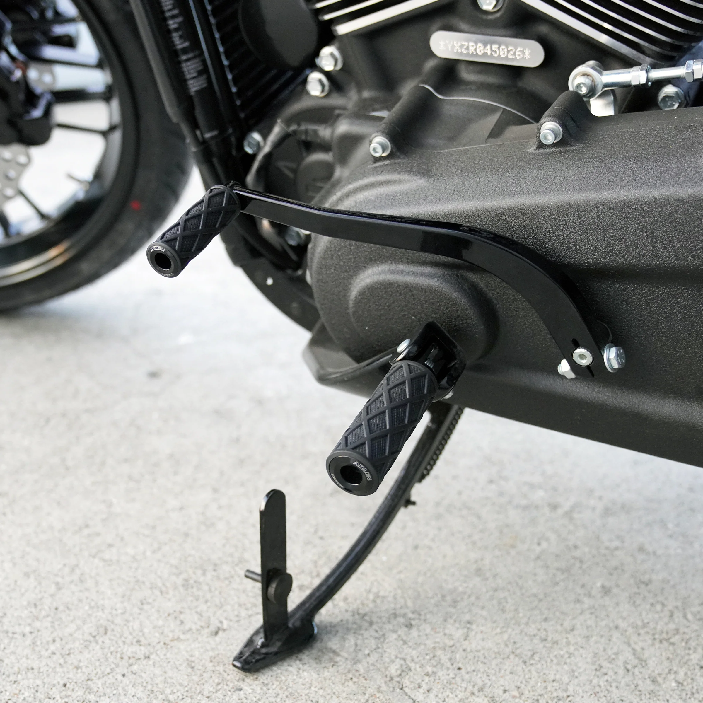 Diamond Footpegs, Black - Image 4