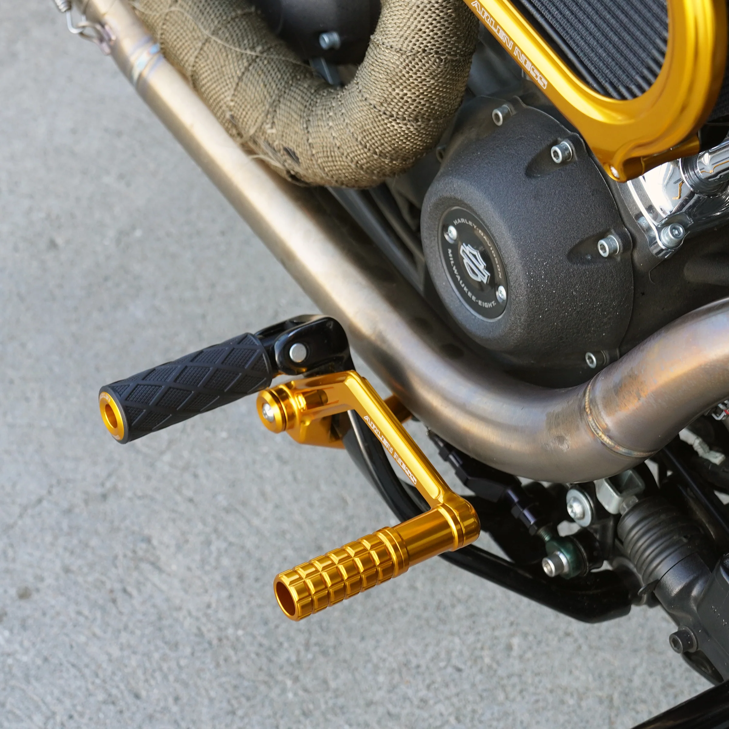 Diamond Footpegs, Gold - Image 5