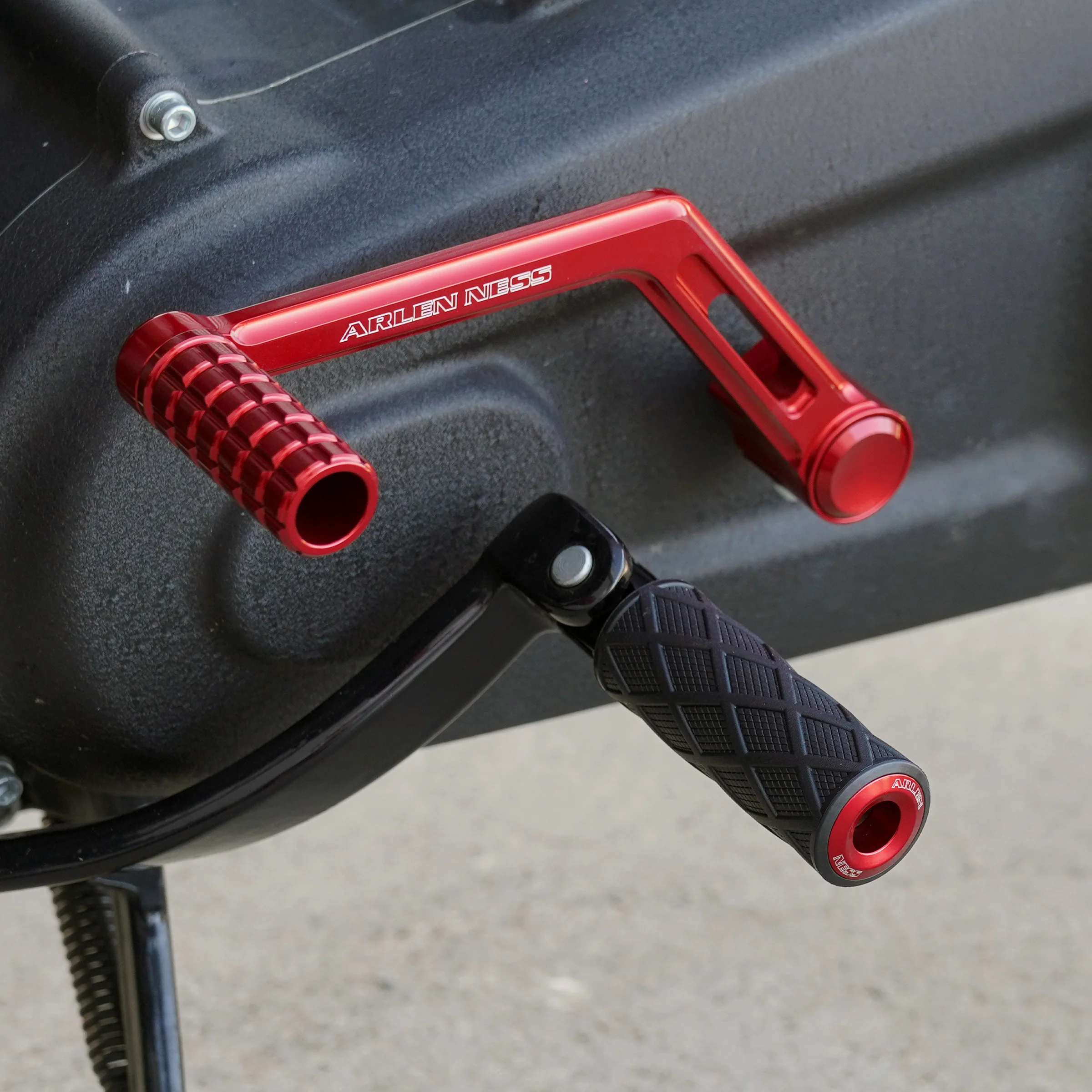 Diamond Footpegs, Red - Image 4