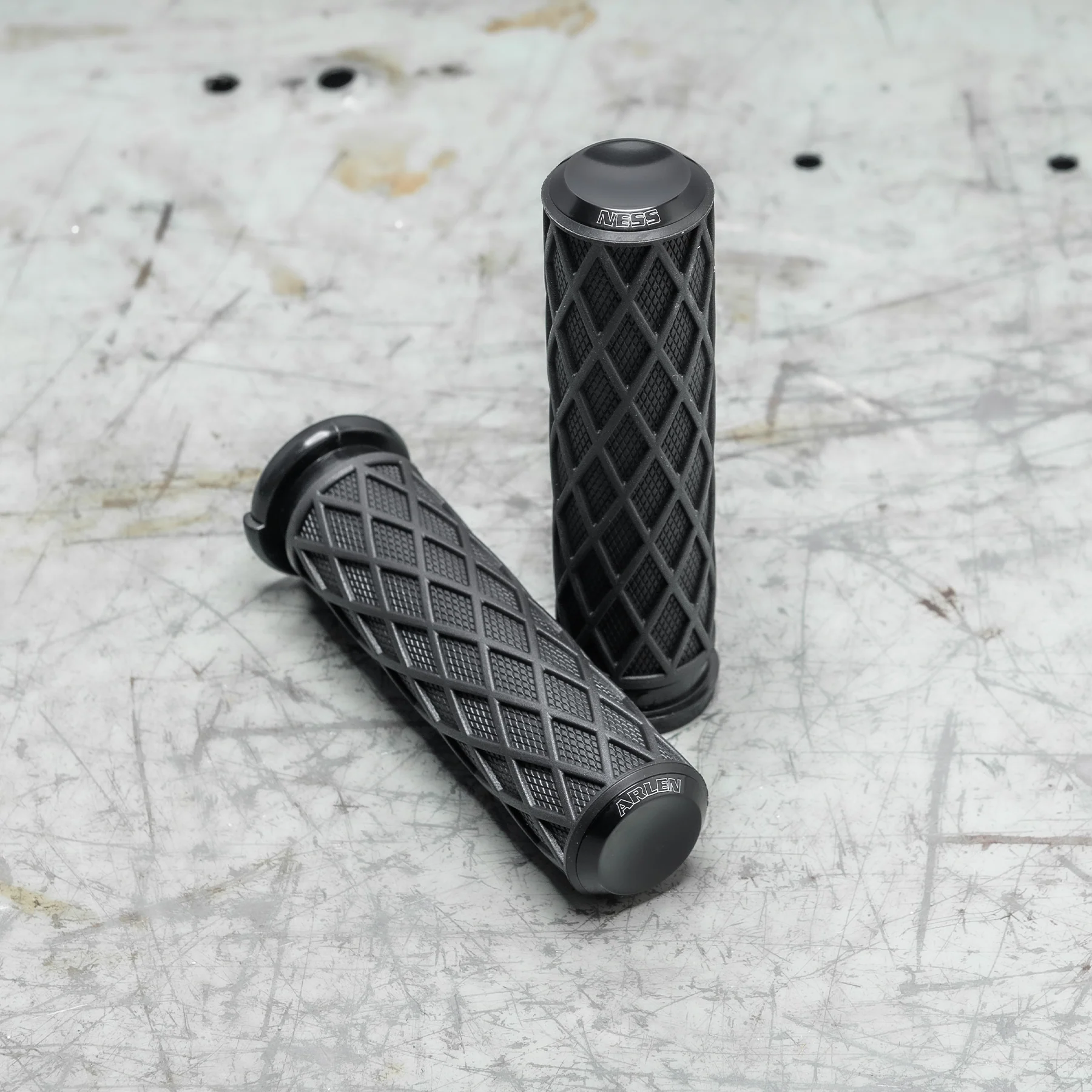 Diamond Grips, Black - Image 3