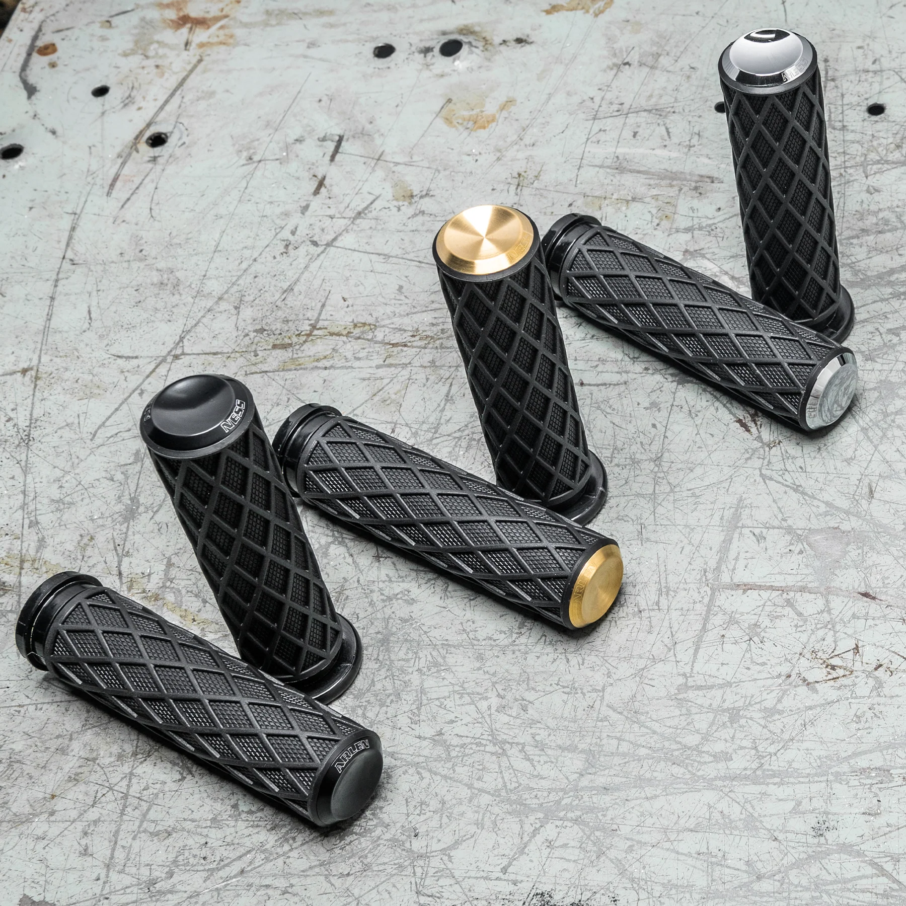 Diamond Grips, Black - Image 4