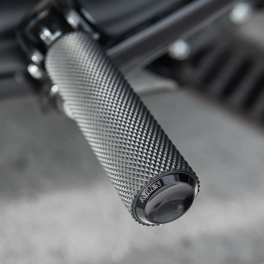 Knurled Footpegs, Black - Image 3