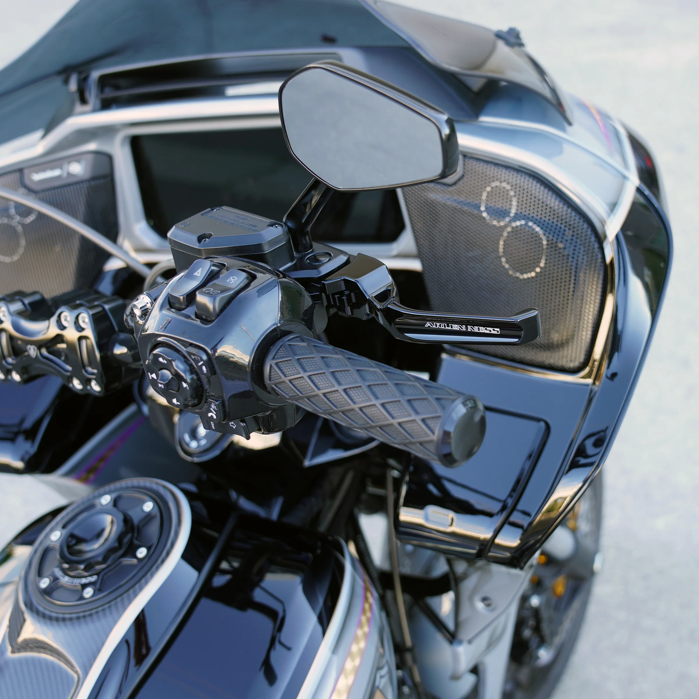 Method® Hand Levers for 2024-up Touring, Black - Image 5