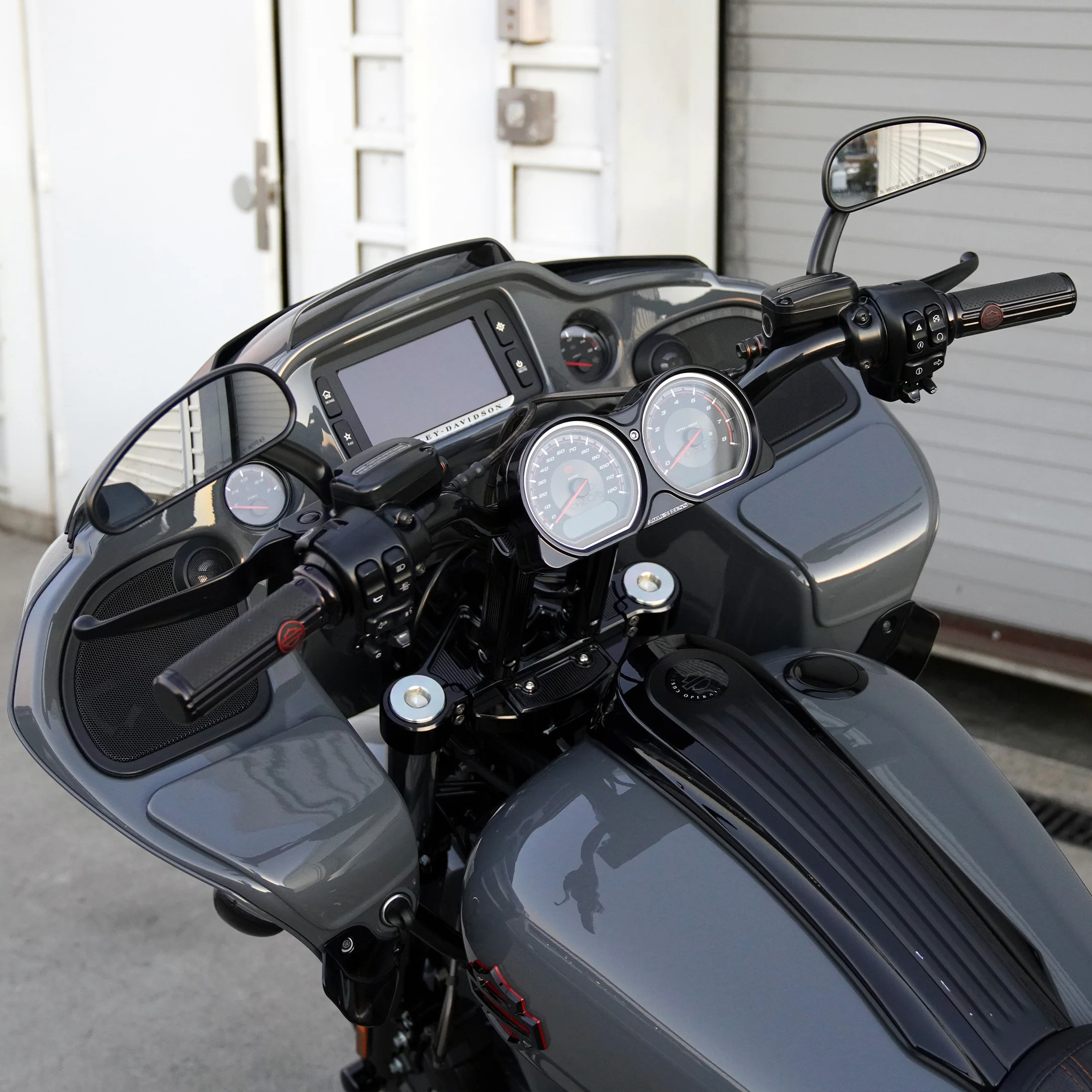 Method® Bagger Kickback Risers, Black - Image 4