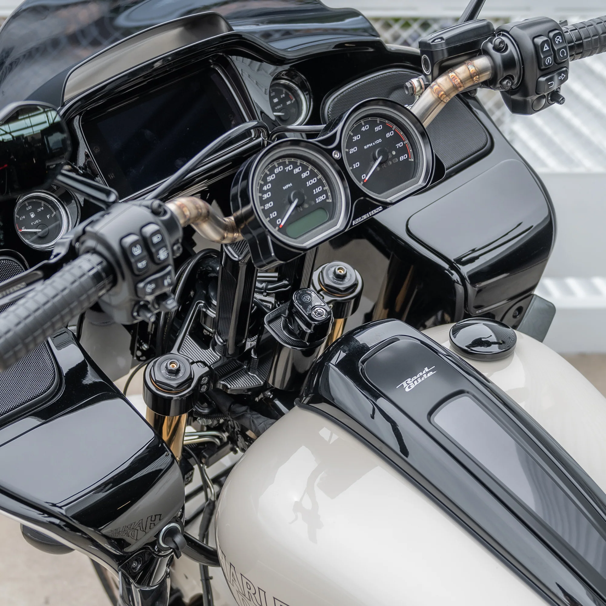 Method® Triple Trees, 15-up Road Glide® - Image 3